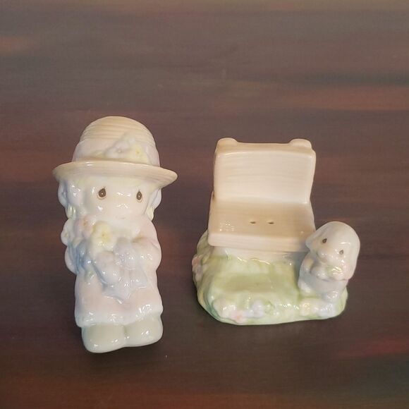 Vtg Enesco Precious Moments "Seasoned With a Smile" Salt & Pepper Shakers 1997 - Picture 5 of 9